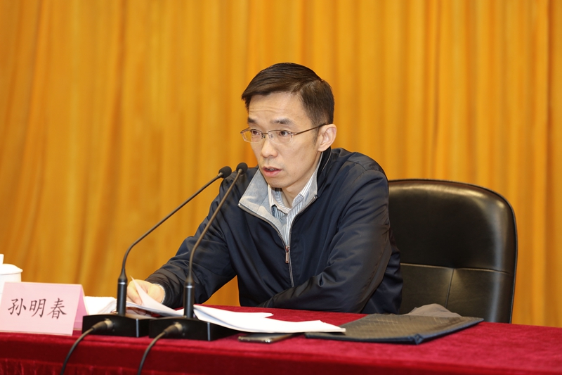 孙明春指出，信访工作是一门协调利益关系的大学问，是一项政治要求高、能力要求强的事业。本次培训班是为学习贯彻党的十九大精神、全国教育大会精神，打造高素质专业化教育信访干部队伍而举办的，是围绕教育信访工作进行的首次培训。旨在通过培训使大家进一步提高思想认识，深刻理解做好信访工作的重要性；认真研判形势，牢牢把握做好信访工作的主动性；强化能力提升，不断拓展做好信访工作的实效性。孙明春强调，做好教育信访工作责任重大，任务艰巨，希望大家不忘初心、牢记使命，努力开创新时代教育信访工作新局面，为维护教育系统和谐稳定，推动教育事业科学发展做出新的更大的贡献。