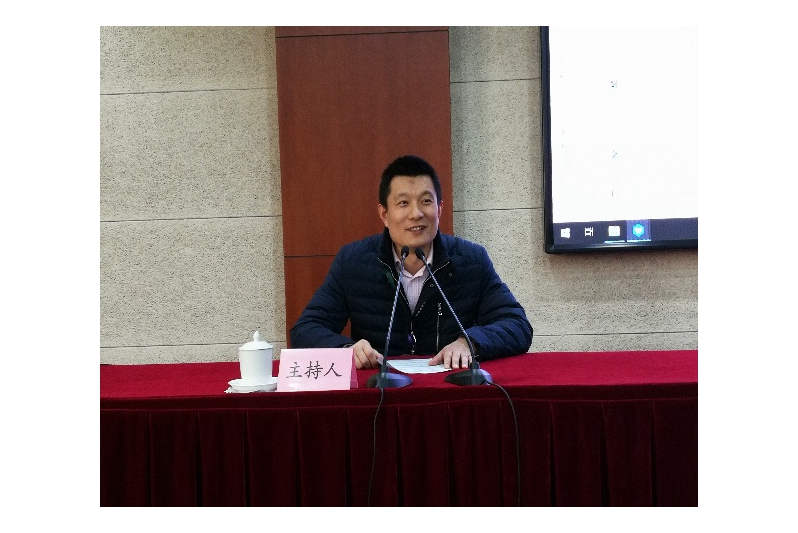 3月21日上午，第56期高校中青年干部培训班举行第一次学员论坛。共有10位按岗位分组的学员代表，紧密围绕之前两次分组举行的“岗位聚焦”研讨成果，进行了全班大会交流。论坛由大班学习委员、东南大学教务处处长孙伟锋主持。