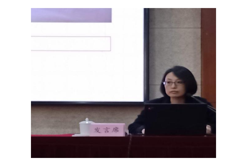 “基层党建二组”代表、北京理工大学物理学院党委书记姜艳发言的题目为“聚焦基层，推进党建与业务工作相融合”。