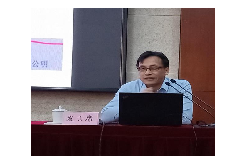 “人才培养三组”代表、湖南大学机械与运载工程学院执行院长姜潮发言的题目为“院长这活儿”。