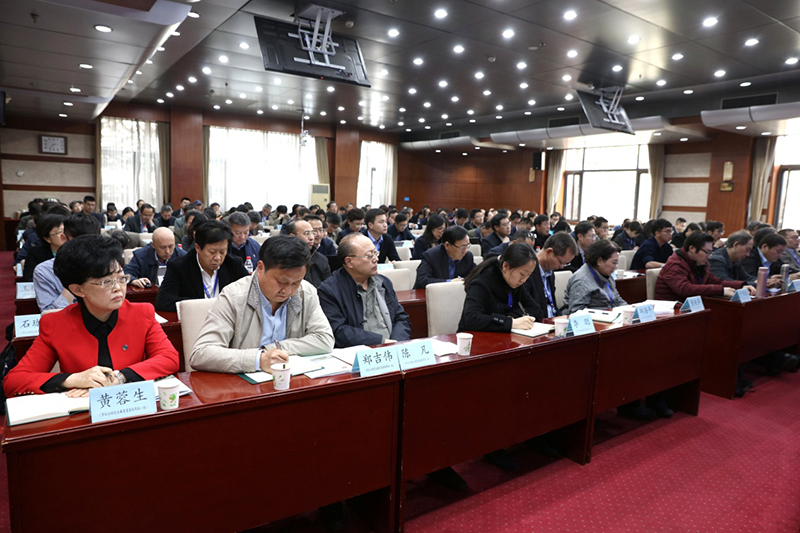 本期研讨班为期三天，来自第七届国务院学科评议组的188名专家参加，共听取6场专题报告、进行一次司局工作交流和一次分组讨论。（供稿：教育行政教研部 韩烨；摄影：图书信息技术部 于荣壮）