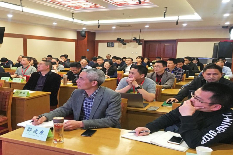 两位主讲人为本次文化沙龙做了精心的准备,在交流过程中列举了大量生动的案例,语言风趣,深入浅出,课堂气氛活跃,互动积极,台下掌声不断,学员普遍感到意犹未尽,受益匪浅。(撰稿:浙江中医药大学学工部部长、学生处处长 马重阳;审稿:总班主任 于鲁文,班主任 屈潇潇,台州学院党委委员、宣传部长 金松) 两位主讲人为本次文化沙龙做了精心的准备,在交流过程中列举了大量生动的案例,语言风趣,深入浅出,课堂气氛活跃,互动积极,台下掌声不断,学员普遍感到意犹未尽,受益匪浅。(撰稿:浙江中医药大学学工部部长、学生处处长 马重阳;审稿:总班主任 于鲁文,班主任 屈潇潇,台州学院党委委员、宣传部长 金松)