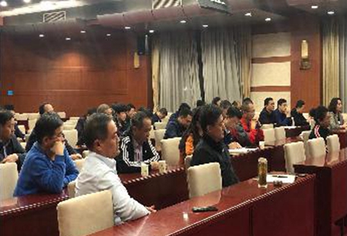 廖永江在总结时认为,发言的局长有很深的教育情怀,有清晰的教育工作思路,有较深的教育焦虑,听后有满满的教育收获。学员们纷纷表示,局长分享深受启发,经验值得借鉴;希望以后多开展相关活动,以增进互相了解,学习不同地区的先进教育理念。(宣传委员、广西平果县教育局副局长方文艺 撰稿,班主任司洪昌 定稿) 廖永江在总结时认为,发言的局长有很深的教育情怀,有清晰的教育工作思路,有较深的教育焦虑,听后有满满的教育收获。学员们纷纷表示,局长分享深受启发,经验值得借鉴;希望以后多开展相关活动,以增进互相了解,学习不同地区的先进教育理念。(宣传委员、广西平果县教育局副局长方文艺 撰稿,班主任司洪昌 定稿)