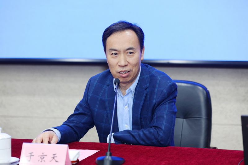 于京天首先代表学院对部机关服务中心的各位同仁来学院研修学习表示欢迎，对各位长期以来对学院工作的支持和帮助表示感谢。于京天指出，短期的集中培训，在有限的时间里只能聚焦有限的问题，这次培训聚焦的是提高管理能力，本次培训时间虽短，但内容安排比较丰富，希望大家学有所获。于京天最后强调，对教育行政学院来说，本次培训也是一次接受兄弟单位检查指导的好机会，希望大家对学院的培训教学及服务保障工作提出宝贵的意见和建议。