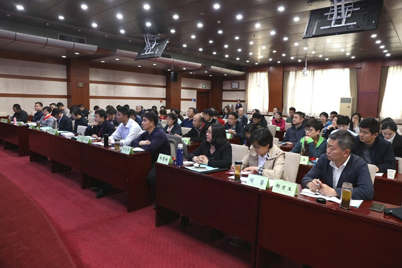 参加此次培训班的学员是部机关服务中心中心科级以上管理人员，除留下值班或少数请假的人员之外，共计72人。本次培训共两天时间，安排有专家授课、观摩学习和分组讨论等教学环节。（供稿：社会科学教研部 董险峰；摄影：图书信息技术部 于荣壮）
