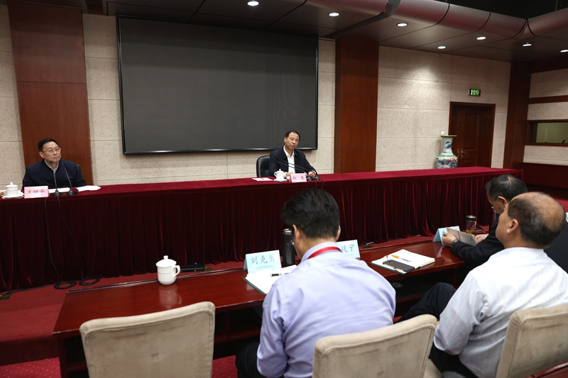 4月25日下午，教育部党组成员、副部长孙尧为“贯彻落实《国家职业教育改革实施方案》专题培训班（第二期）”学员做主旨报告。孙尧指出，党中央国务院高度重视职业教育工作，发展职业教育是国家向经济现代化迈进、改善民生和促进就业的重要举措，大家要提高认识，将思想统一到党中央国务院统一部署上来。