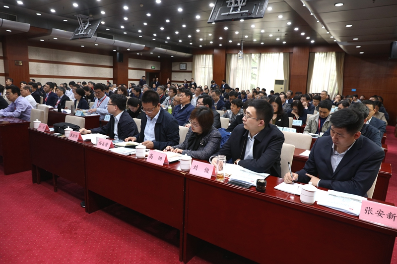 教育部职业教育与成人教育司司长王继平主持了报告会。来自全国各省教育厅、发改委、财政厅、人社厅的相关负责人，行业教学指导委员会、产教融合型企业的相关负责人，中职和高职院校的校级领导共173位学员，以及教育部职业教育与成人教育司各处室负责人听取了报告。（供稿：教育行政教研部 佛朝晖；摄影：图书信息技术部 于荣壮）