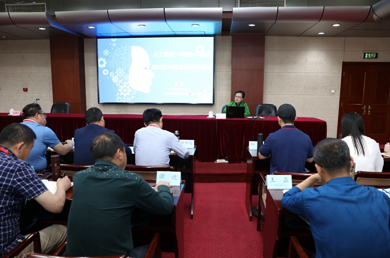 5月13日下午，教育部原副部长、中国职业技术教育学会会长鲁昕同志应邀来院，为第57期高校中青年干部培训班（高职中青第六期）和第二期高职院校中层干部培训班作题为“人工智能+X赋能+N增能：现代职业教育的历史使命”的专题报告。