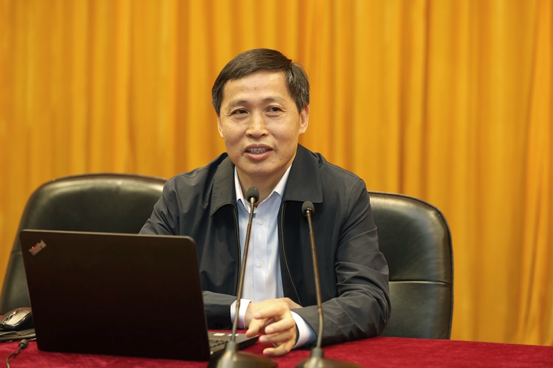 钟登华指出，高校科技工作始终与国家和时代的发展同步前行，取得了令人瞩目的成绩，集中表现在创新能力实现跃升、科技改革深入推进、服务需求贡献巨大、科教融合效益凸显和国际影响逐步提升等方面。尽管如此，高校科技发展中还存在一些问题亟待解决，高校的科技工作已经到了一个必须转型发展的关键时间节点，这既是大国崛起所至、科技革命所迫，又是教育发展所需，高校要牢记使命、担当作为。