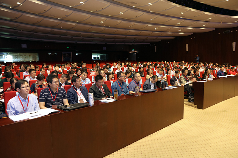 来自全国32个省、自治区、直辖市的135位教育行政部门和中小学校党支部书记参加了开班式，并聆听开班报告。（供稿：学校管理教研部 薛珊；摄影：图书信息技术部 于荣壮）