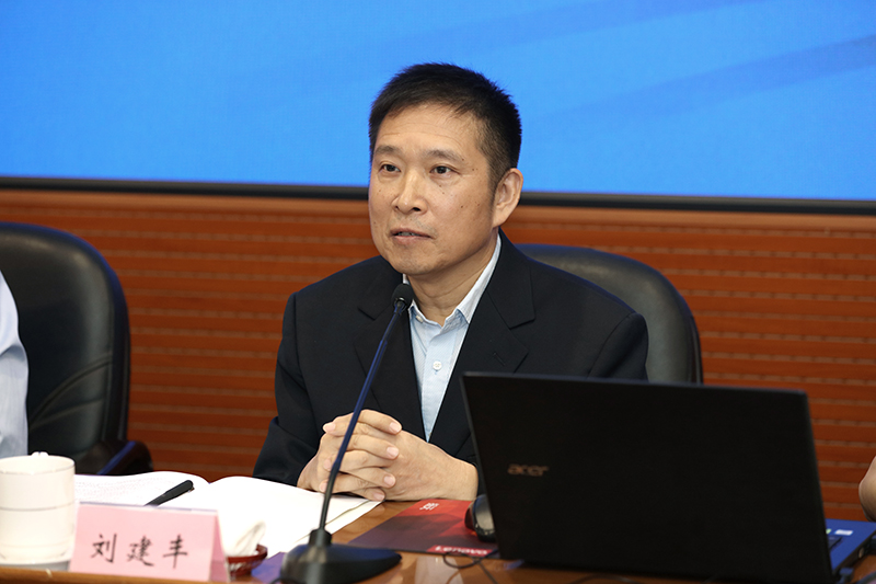 刘建丰介绍了中联办的历史发展、工作职责以及科教部的主要工作内容。他表示，香港教育局中高层公务员教育交流团已经举办多次，往期团员表示收获很大，希望此次团员也能够学有所获、学有所成；期待以后内地与香港教育能够有更多交流、更多合作，推动内地和香港教育的共同发展。