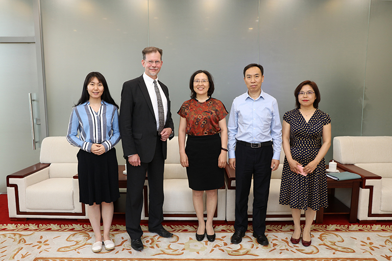 赫依珂此次来学院专访，是为了商讨并落实今年9月份将在我院举办的“中芬应用技术大学校长论坛”有关筹备工作。该论坛是我院与芬兰应用技术大学校长联盟合作内容之一，被列入2019年1月发布的中芬政府《联合工作计划》（2019-2022）。（供稿：国际合作与培训部；摄影：图书信息技术部 于荣壮）