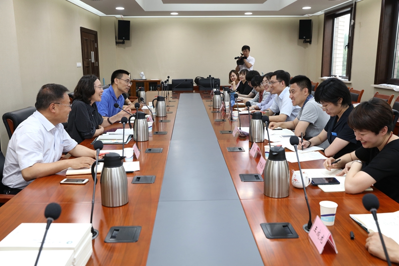 座谈会伊始，团委干部和青年代表首先向与会领导汇报了学习总书记讲话重要精神的体会和思考。团委书记杨程、团委副书记刘阳与杨晓阳、组织委员杨国庆、宣传委员田岚洁、学习委员王成龙和文体委员杜景等团干部，以及杨中超、张琳、明欣、伍肖、宋小舟、陈灏等青年代表分别发言。