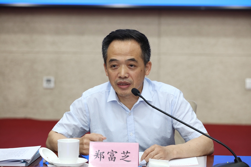 郑富芝指出，一年来，各直属高校、直属单位离退休工作在习近平新时代中国特色社会主义思想的指引下，狠抓政治、思想、组织建设，务实精准服务，积极发挥作用，深入扎实研究，取得显著成效。郑富芝强调，做好离退休工作，必须要紧跟时代、结合实际、实事求是，深刻领会党建新精神、教育新定位和重大节点对离退休工作的新要求，勇于担当、主动作为，关键是要把握全局、做好统筹，形成各部门关心支持、齐抓共管的良好局面。各高校各单位要真正重视离退休工作，深入学习贯彻习近平总书记关于老干部工作的重要论述，守初心、担使命，找差距、抓落实，努力推动新时代离退休工作高质量发展。