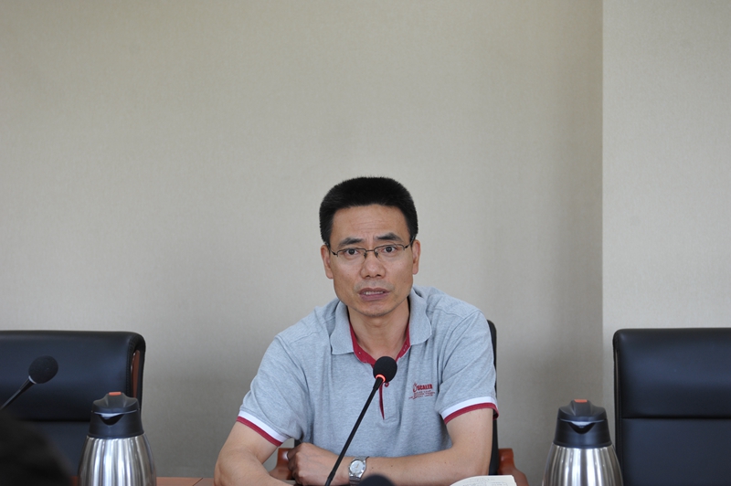 朱保江首先宣布，为切实开展好“不忘初心、牢记使命”主题教育，学院根据教育部直属机关主题教育有关工作要求，成立国家教育行政学院“不忘初心、牢记使命”主题教育领导小组，党委书记、常务副院长侯慧君同志为领导小组组长，全体院领导班子成员为领导小组成员。领导小组下设办公室及综合联络、文稿宣传、调研组织三个工作组。