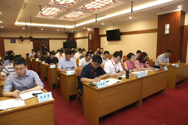 来自34所在京高校的37位学员参加本期培训班。本期培训分两个阶段，在学院参加为期五天的培训学习后，全体学员将赴井冈山继续为期五天的现场教学。（供稿：学校管理教研部 杨中超；摄影：于荣壮）