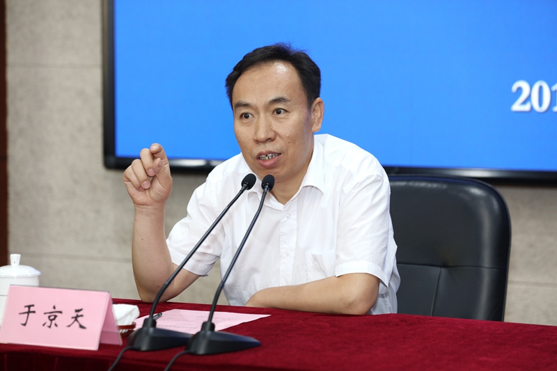 学院副院长、机关党校副校长于京天出席开班式并讲话。于京天指出，作为党员发展对象，需要解决的核心问题是理想信念问题，这是精神上成长必须通过的一道门槛。希望全体学员珍惜学习机会，结合思想、工作实际深入学习，提高学习效率；深度系统学习，将学习效率和学习效果有机结合起来，充分利用培训的平台资源，在同学相互交流中学习；长期学习，发挥培训班“短班长效”的作用，在学院建立班集体的基础上，回到岗位上继续交流，养成良好班风，打造学习型班级。于京天强调，解决理想信念问题是终其一生的问题，希望大家以此次培训作为起点，在今后的工作生活中长期持续思考，寻找答案。