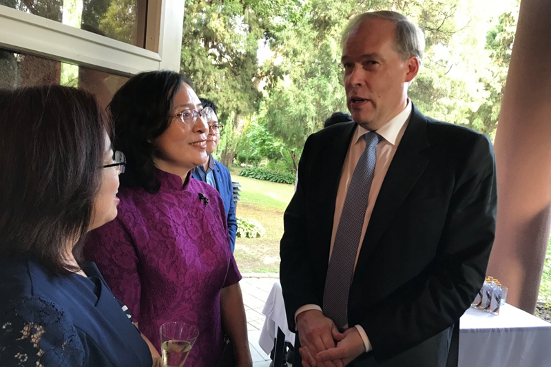 受邀中方代表主要来自外交部以及《关于推进中芬面向未来的新型合作伙伴关系的联合工作计划（2019－2023）》中涉及的教科文体商各行业或部门代表。根据该工作计划，国家教育行政学院与芬兰应用技术大学校长联盟共同定期举办“中芬应用技术大学校长论坛”。新一届论坛将于9月16-17日在我院举办。学院国际合作与培训部有关工作人员陪同出席。（供稿：国际合作与培训部）