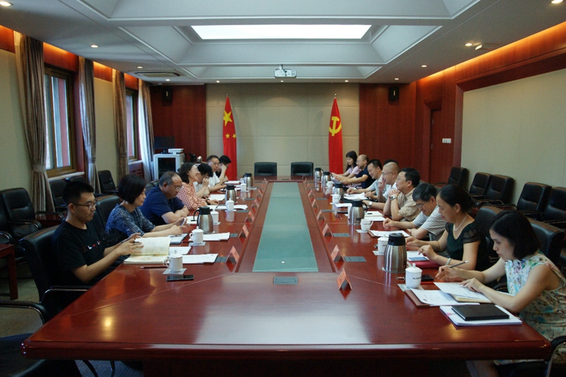 7月23日下午，学院党委书记、常务副院长侯慧君带队赴中共北京市委党校（北京行政学院）开展“不忘初心，牢记使命”主题教育调研，副院长王治军以及学院主题教育调研组的相关同志参加。调研旨在深入了解中共北京市委党校在干部培训组织需求调研、干部培训院校师资队伍建设与管理等方面的做法和先进经验。