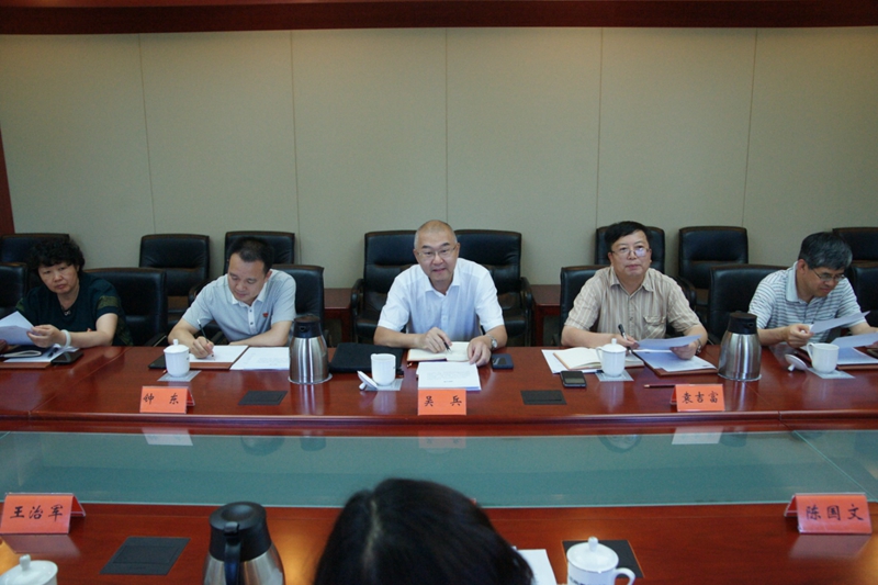 中共北京市委党校高度重视此次调研活动，副校长吴兵、袁吉富以及相关部门负责人与调研小组座谈。详细介绍了党校在长期实践探索中形成的训前、训中和训后全过程需求调研机制、紧密依托学员力量打造的智库建设成果以及“贯通式培训”做法。双方还交流了年轻干部培训组织需求调研、人事制度改革、教师队伍管理机制等方面内容。