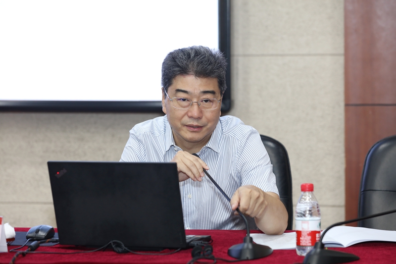 吴岩指出，为了使本科教育呈现新局面，高等教育领域需要将理念、政策与措施真正落地。在落实的路径上，要将“以本为本”“四个回归”成为战线的广泛共识，不断完善对高水平人才培养制度体系，持续推进专业建设和课程建设，不断深化教育教学改革创新；在提高教育质量的具体实施上，要以“卓越人才教育培养计划2.0”“基础拔尖学生培养计划2.0”为两大举措，以“一流专业建设、一流课程建设、一流基地建设”为三个关键，以“教育行政部门、高等学校、教学指导委员会和社会各界”为四路大军，以教师队伍建设的“道术、学术、技术、艺术、忍术”为五点要术，共同把本科教育质量实实在在提起来。