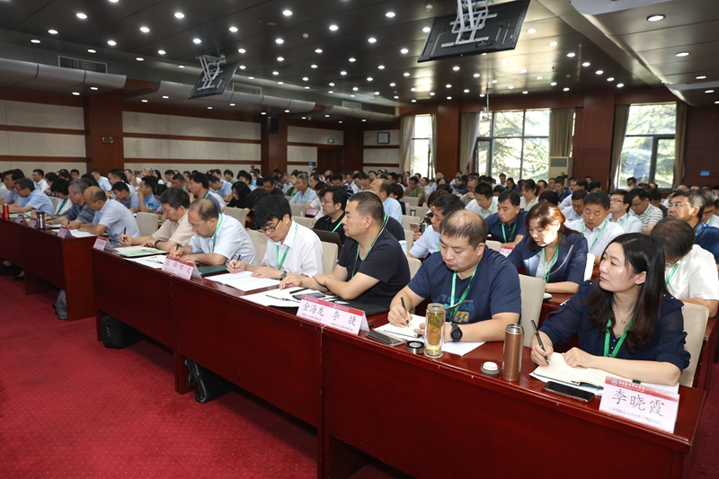 来自各省、自治区、直辖市教育厅（教委）及新疆生产建设兵团教育局高教处处长，部属各高校教务处处长，13所部省合建高校教务处处长以及30所地方高校教务处长代表共计181位学员参加本次研修。（供稿：学校管理教研部 屈潇潇；摄影：图书信息技术部 于荣壮）
