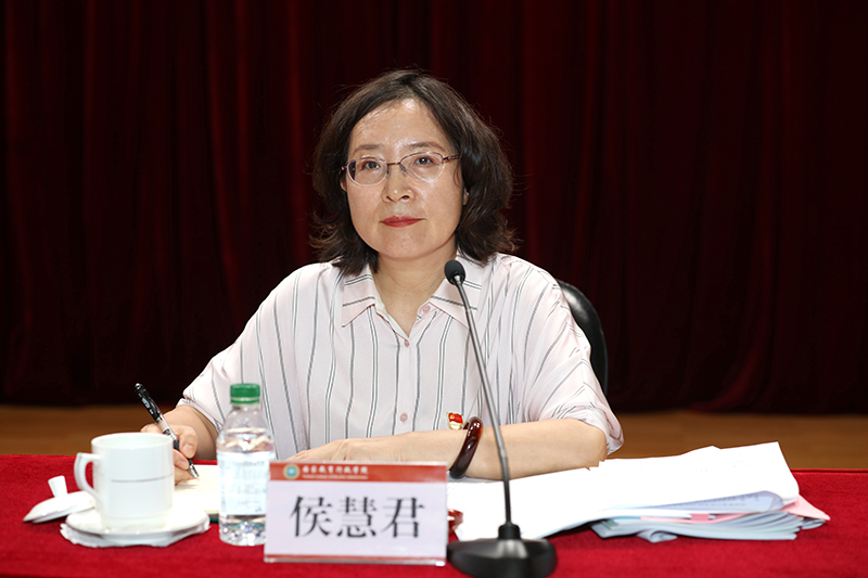 开学典礼由学院党委书记、常务副院长侯慧君主持。学院领导班子成员毛力提、朱保江、于京天、王治军等出席开学典礼。 开学典礼由学院党委书记、常务副院长侯慧君主持。学院领导班子成员毛力提、朱保江、于京天、王治军等出席开学典礼。