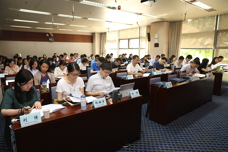 于京天指出，为了有效实现培训教学目标，学员们要重点做到两点。一是系统学习。要按照陈宝生部长在国家教育行政学院今年秋季学期开学典礼讲话中提出的拼命地阅读、疯狂地交流、深刻地思考、严谨地修炼等要求，深入系统地学习政治理论，加强党性修养，努力实现短班长效。二是严守纪律。所有学员必须严格遵守中组部和中纪委对干部培训学院学员管理的各项规定，特别是青年党员干部，更加要严格要求自己，珍惜学习机会。