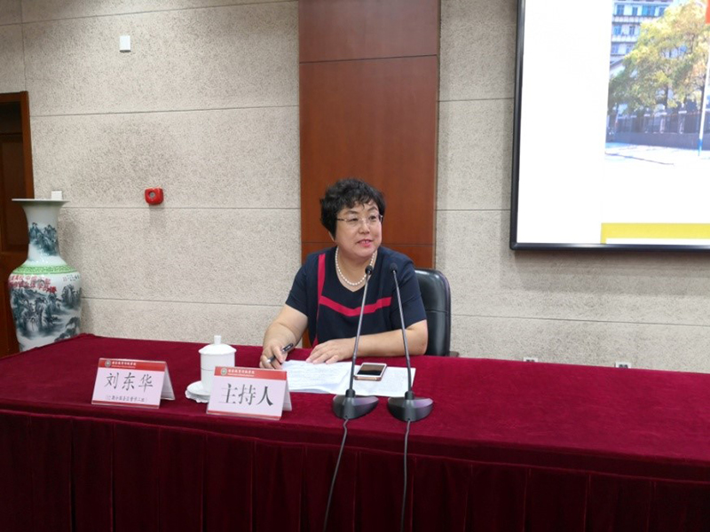 二班微讲坛，由北京市昌平区教师进修学校督评中心干部刘东华主持。