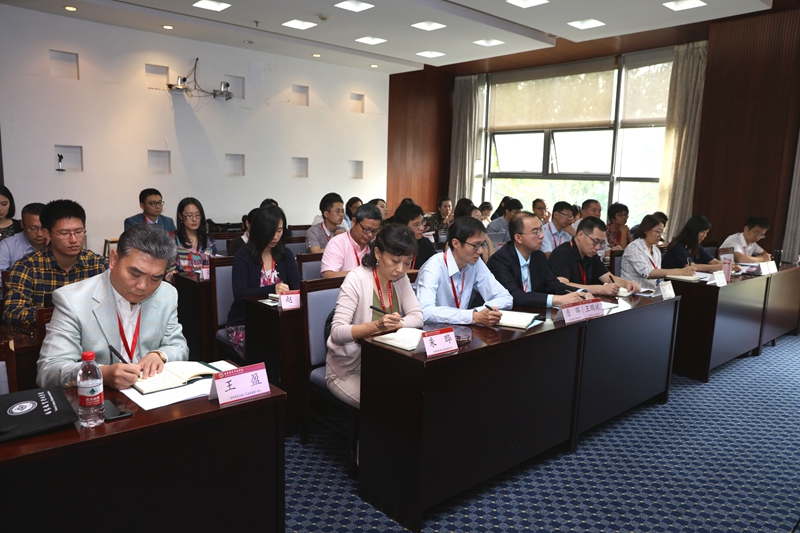 开班式后，秦昌威以“联合国教科文组织与参与全球人文治理”为主题，为全体学员作了首场专题报告。本次培训班共计39名学员参加培训学习。（撰稿：刘亚荣；摄影：图书信息技术部 于荣壮）