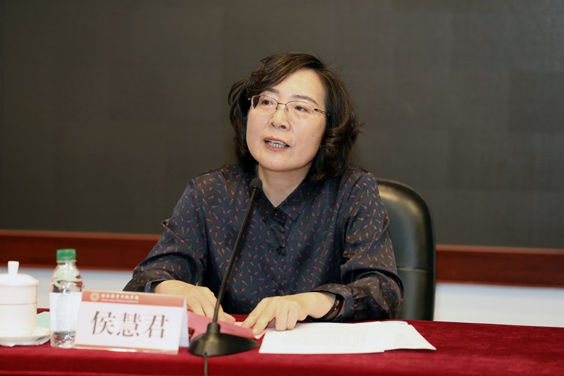 侯慧君在讲话时指出，党的十八大以来，部党组认真学习深入贯彻习近平总书记新时代中国特色社会主义思想，高度重视直属机关干部人事工作，遵循习近平总书记关于党的建设和组织工作的重要思想，密集出台了贯彻落实意见和有关条例规定，坚持贯彻新时期好干部标准。她强调，教育部人事司委托学院举办本期培训班，是为了帮助各单位准确理解把握《党政领导干部选拔任用工作条例》《党政领导干部考核工作条例》以及编制工作和绩效工资改革的意见等政策精神。希望大家珍惜难得的学习机会，认真总结经验，深入地思考，充分地交流，全方位地互动，按照培训要求完成小组调研报告。