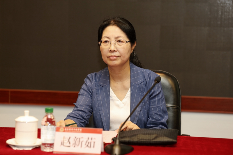 开班式后，中组部党建研究所副所长赵新茹以“深入学习领会习近平总书记关于党的建设和组织工作的重要思想”为题作首场讲座。来自教育部机关和直属事业单位负责干部人事工作的处级干部共59位学员听取了报告。