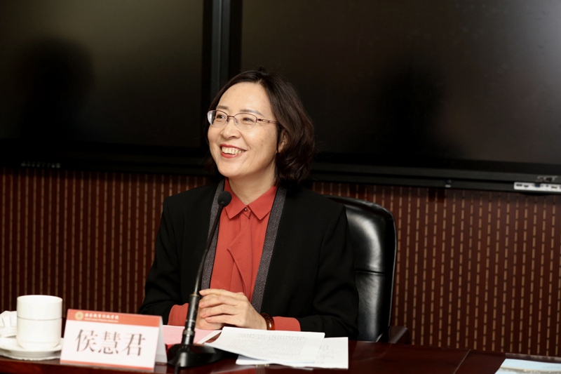 侯慧君指出，高校领导干部进修班是部党组规划的重点班次，是所有培训项目中的重中之重，干部教育培训是干部队伍建设的先导性、基础性、战略性工程。学院领导班子多次召开专题会研究教学计划，贯彻落实习总书记的讲话精神以及陈宝生部长关于高校领导干部努力成为社会主义的政治家和教育家的要求。侯慧君强调，高校领导干部要增强“四个意识”、坚定“四个自信”、做到“两个维护”，深入学习贯彻习近平新时代中国特色社会主义思想、全国教育大会和职教工作会议精神，坚守教育报国守初心，立德树人担使命，为加快推进职业教育现代化、建设教育强国、办人民满意的教育作出新的更大贡献。她希望大家尽快转变角色进入学习状态，不断增强贯彻执行党中央精神和总书记要求的思想自觉、政治自觉和行动自觉，遵守学习纪律，讲规矩有底线。