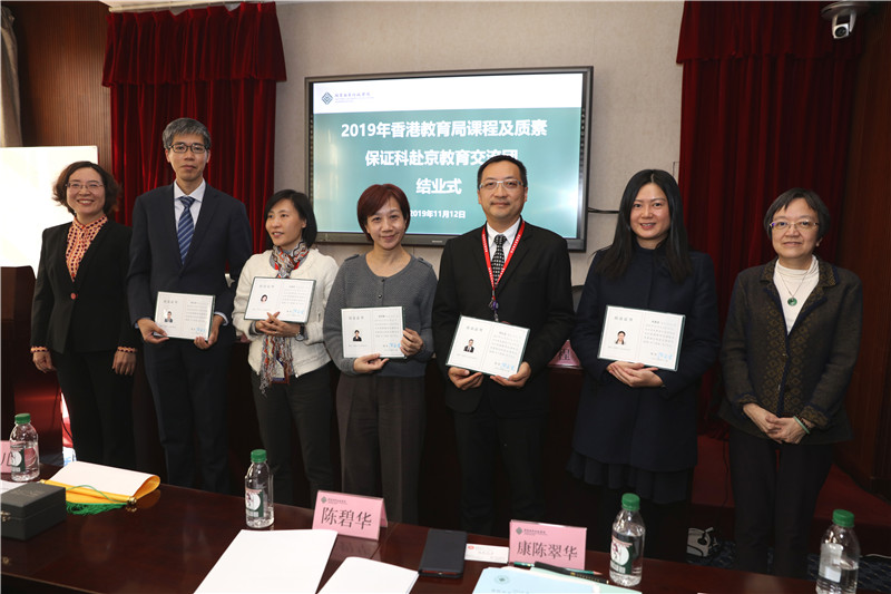 侯慧君指出,今年10月底刚刚召开的党的十九届四中全会,审议通过的《中共中央关于坚持和完善中国特色社会主义制度 推进国家治理体系和治理能力现代化若干重大问题的决定》,要求全面贯彻党的教育方针,坚持教育优先发展,聚焦办好人民满意的教育。 侯慧君指出,今年10月底刚刚召开的党的十九届四中全会,审议通过的《中共中央关于坚持和完善中国特色社会主义制度 推进国家治理体系和治理能力现代化若干重大问题的决定》,要求全面贯彻党的教育方针,坚持教育优先发展,聚焦办好人民满意的教育。