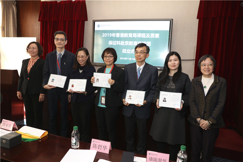 侯慧君强调,《中共中央关于坚持和完善中国特色社会主义制度 推进国家治理体系和治理能力现代化若干重大问题的决定》,还指出要坚持和完善“一国两制”,必须坚持“一国”是实行“两制”的前提和基础,“两制”从属和派生于“一国”并统一于“一国”之内。 侯慧君强调,《中共中央关于坚持和完善中国特色社会主义制度 推进国家治理体系和治理能力现代化若干重大问题的决定》,还指出要坚持和完善“一国两制”,必须坚持“一国”是实行“两制”的前提和基础,“两制”从属和派生于“一国”并统一于“一国”之内。