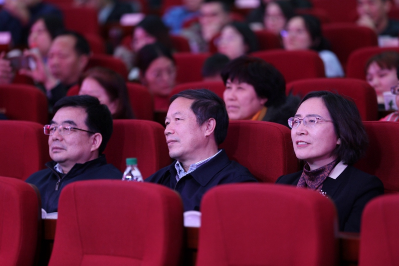 学院党委书记、常务副院长侯慧君,副院长王治军,中央音乐学院党委书记赵旻等领导和正在学院参加培训的第58期高校中青年干部培训班、第18期高校中层干部专题研修班、第24期全国基础教育改革动态研修班、田家炳基金会2019年第三期西部乡村小学校长培训班、武汉市东西湖区教育系统干部能力培养提升培训班等班次的学员,以及学院附属实验学校、学院全体教职员工500余人观看此次音乐盛宴。 学院党委书记、常务副院长侯慧君,副院长王治军,中央音乐学院党委书记赵旻等领导和正在学院参加培训的第58期高校中青年干部培训班、第18期高校中层干部专题研修班、第24期全国基础教育改革动态研修班、田家炳基金会2019年第三期西部乡村小学校长培训班、武汉市东西湖区教育系统干部能力培养提升培训班等班次的学员,以及学院附属实验学校、学院全体教职员工500余人观看此次音乐盛宴。