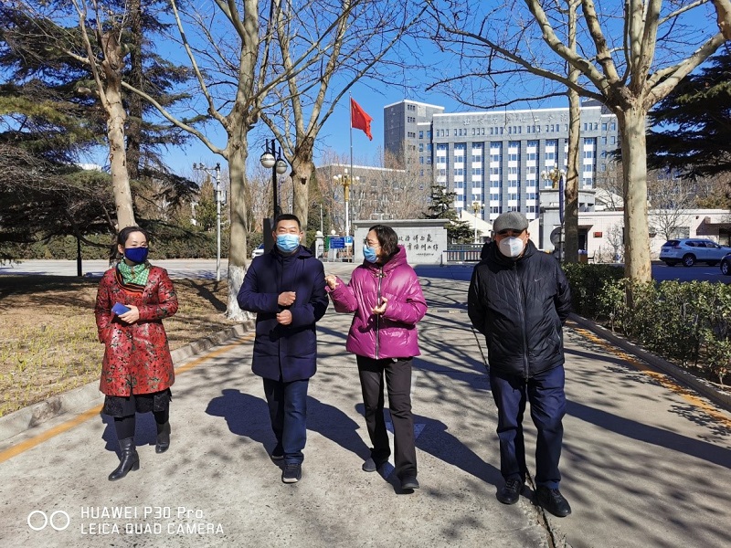 3月4日，大兴区委教育工委书记、区教委主任王学军，区教委副主任寇国新一行到学院了解疫情防控工作，并充分肯定了学院疫情防控的有力举措。学院党委书记、常务副院长侯慧君，副院长毛力提感谢区委教育工委的关心支持，表示在疫情防控新形势下将全力做好疫情防控相关工作，助力早日打赢疫情防控阻击战。（供稿：学院办公室 舒刚；编审：宣传中心 张进强）