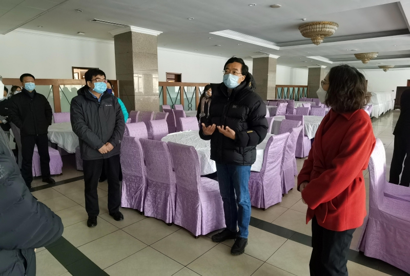 王有国详细询问了学院在校教职工及工作人员的管理情况，重点关注了防疫应急预案的准备工作，肯定了学院食堂为防止人员聚集，在入口处提供盒饭发放服务的防疫措施，同时强调目前要避免人员聚集，继续严把防控关，坚守一线，守土尽责，切实把疫情防控工作抓紧抓实抓细，确保疫情防控各项措施落实到位。