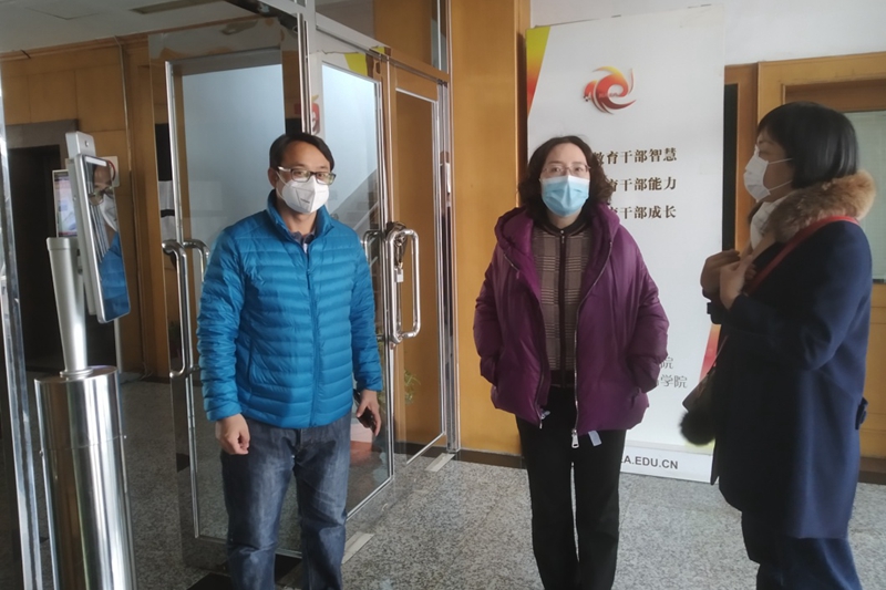 学院接受防疫红外测温仪捐赠