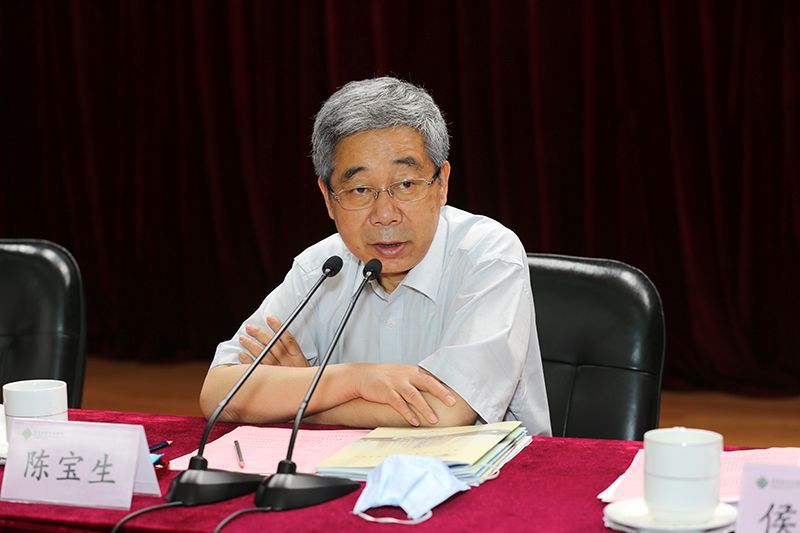 陈宝生在讲话中指出，2020年是决胜全面建成小康社会、决战全面打赢脱贫攻坚之年，是“十三五”规划、教育规划纲要收官之年，也是教育战线的大考之年。2020年也注定是不平凡的一年，在党中央领导和习近平总书记亲自谋划、统筹、指挥下，疫情防控取得重大战略成果，教育系统通力合作、克服困难，经受了考验，教育教学秩序正平稳有序恢复。在新冠肺炎带来的各种挑战下，教育战线要重点瞄准教育脱贫攻坚、教育改革发展、教师队伍建设三大目标，集中精力攻关，确保“收官之年”圆满收官，交出教育的满意答卷。陈宝生要求，要全力适应常态化疫情防控要求，统筹抗击疫情和培训学习，强化科学治理、民主治理和法治思维，着力提升教育系统党员干部治理能力，在“收好官”的基础上“开好局”，在收官中思考开局、着手开局。要在新的历史起点上跑好“接力赛”，巩固已有教育成果，接力奋斗、接续奋进；要在形成改革合力上跑好“团体赛”，全方位、一体化、整体设计推进改革；要在应对公共危机事件上跑好“障碍赛”，建立常态化危机应对机制。