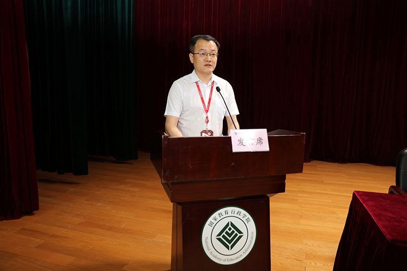 第62期高校领导干部进修班学员、中国科学技术大学党委常委、副校长杜江峰发言。