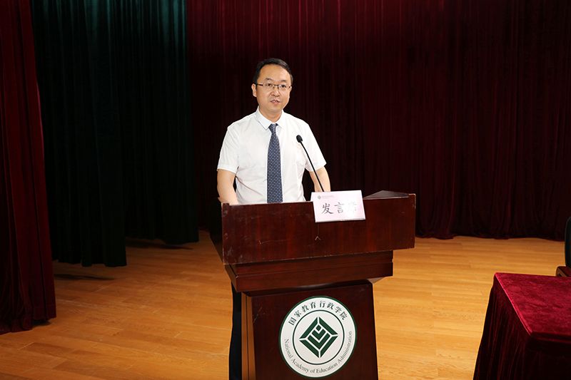 第59期高校中青年干部培训班学员、东北林业大学教务处处长李明泽发言。