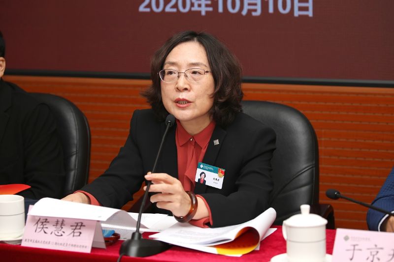 侯慧君代表学院欢迎各位学员前来进修学习，并强调在疫情防控常态化形势下，请大家务必自觉遵守疫情防控有关规定，切实增强自我防护意识，严格请销假制度，共同努力做好校园疫情防控工作。她希望大家珍惜学习机会，带着初心使命学，带着问题思考学，带着务实作风学，通过拼命阅读、疯狂阅读、深度实践调研，使理论武装有新收获、政治能力有新提升、党性修养有新增强，做到学有所获、学有所成。