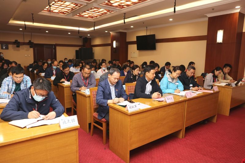 教育部机关党校“第12期处级党员干部理论进修班”全体学员及班主任团队参加了开班式并听取了开班专题报告。（供稿：社会科学教研部 许玉乾；摄影：图书信息技术部 于荣壮；编发：宣传中心 梁洋生；编审：宣传中心 张进强）