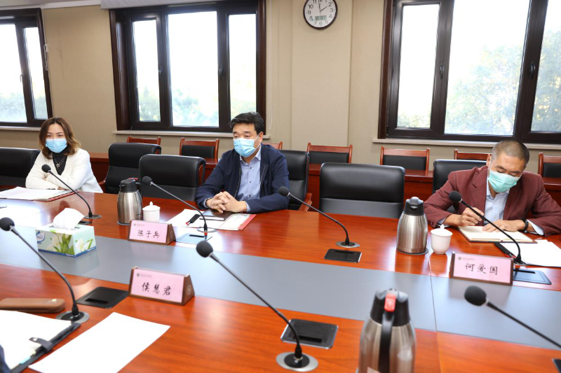 陈子兵首先对学院积极参与和大力支持街道、社区的区域党建共建工作表示感谢。希望学院作为大兴区党建工作协调委员会的重要成员单位，能够进一步发挥独特的资源优势，协同推动区域共建共治共享工作开创新局面。陈子兵表示，当前疫情防控进入常态化新阶段，街道会进一步做好与属地单位联防联控的服务保障工作，同时介绍了大兴区人大委员补选工作，并就有关情况与学院领导交换了意见。