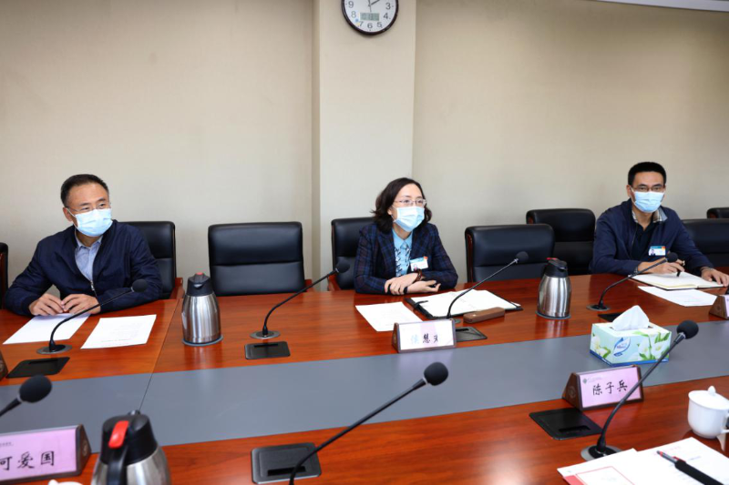 侯慧君代表学院党委对街道、社区长期以来对学院的关心和支持表示感谢。她提出，学院可针对清源街道社区居民的有效需求，充分运用丰富的培训课程和多样化培训方式等优质资源，与街道共建共治共享，助力清源街道文化建设与和谐社区发展。在青岛疫情出现反弹的防控新阶段，学院党委高度重视，将常态化地做好疫情防控工作，守好院门，坚持最高标准、最严要求，保障学院在训学员和教职工的生命安全和身体健康，统筹做好疫情防控和教学培训工作，坚决守住和巩固好来之不易的疫情防控成果。同时，学院将积极支持区人大委员改选工作，按照区人大的要求和街道统一安排，精心组织，密切配合，推动补选工作顺利完成。（供稿：党政办公室 郭静；摄影：图书信息技术部 于荣壮）