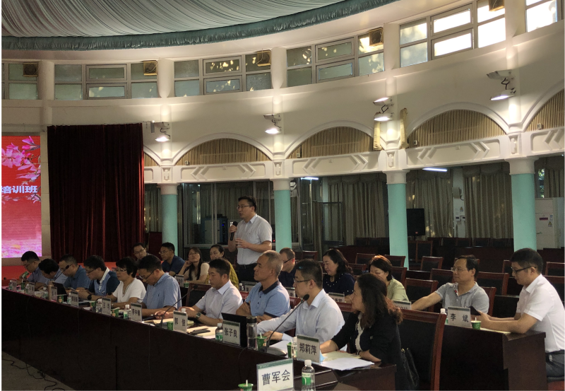 10月12日，广东调研团与华南农业大学进行交流，学员现场提问。