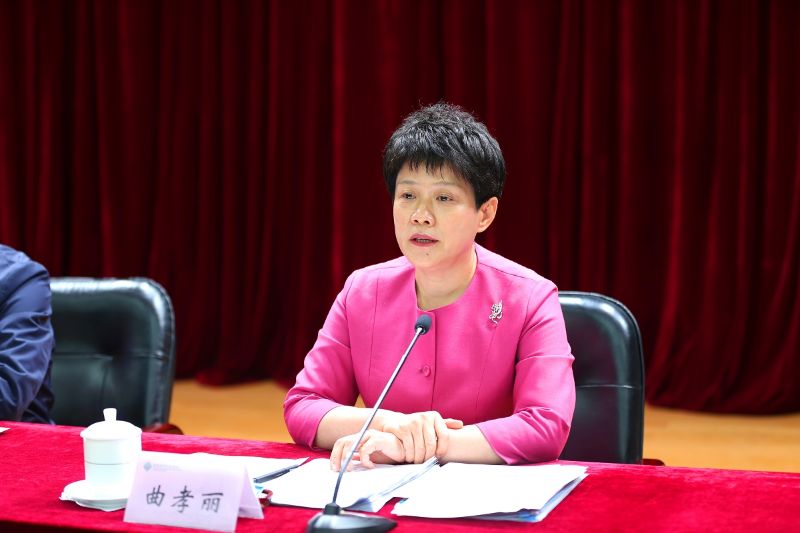 曲孝丽在动员讲话中指出，本次培训旨在开阔眼界、拓宽思路、提升能力，更好贯彻落实党委领导下的校长负责制，推动山西高校治理体系和治理能力现代化。她结合习近平总书记的重要讲话精神和省委书记楼阳生对全省高等学校提出的要求谈了三点体会。第一、提高政治站位，坚持和加强党对高校的全面领导。她指出，要持续加强理论武装，提高运用习近平新时代中国特色社会主义思想指导办学实践的水平，要坚持社会主义办学方向，落实立德树人根本任务，全面落实党委领导下的校长负责制。第二、忠诚履职尽责，推动高校实现高质量内涵式发展。她提出，要转变思想观念，拓宽办学视野，敢于先行先试；聚焦学科短板，建高原、起高峰，服务转型发展；破解发展难题，打造人才高地，优化创新生态；提升党建质量，凝聚发展动力，保障办学绩效；防范化解风险，筑牢发展基石，维护校园稳定。第三、狠抓工作落实，不断开创山西高校发展的新局面。她强调，把高等教育事业进行拆解，变成一件一件具体的事来抓，领导干部应自觉当好“施工队长”，基于结果导向来检验教育改革的落实程度。