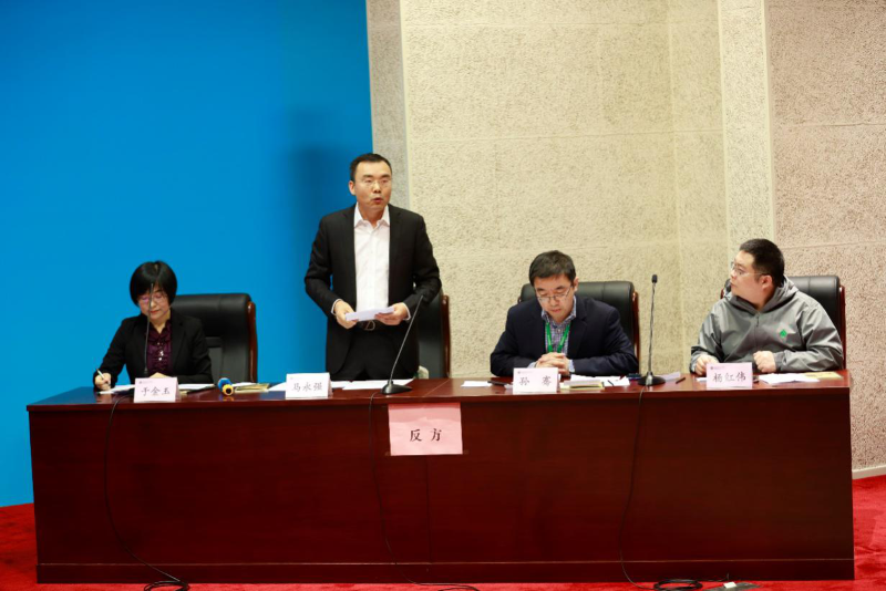 反方的观点是：新时代大学本科教育应更注重专业教育。于金玉同学（教育部办公厅）担任队长，成员包括孙骞同学（南开大学）、马永强同学（西南财经大学）、杨红伟同学（兰州大学）。