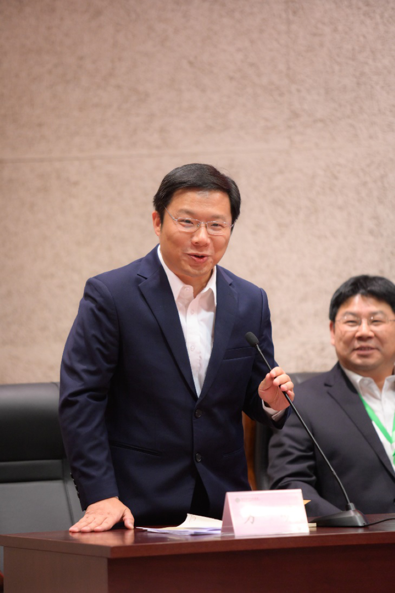 “夫辩者，将以明是非之分，审治乱之纪，明同异之处，察明实之理。” 双方围绕辩论主题唇枪舌战，你来我往，频频“开杠”，现场金句频出，掌声不断。最后，通过现场观众投票的方式，正方队长方明被评为“最受欢迎的辩手”。